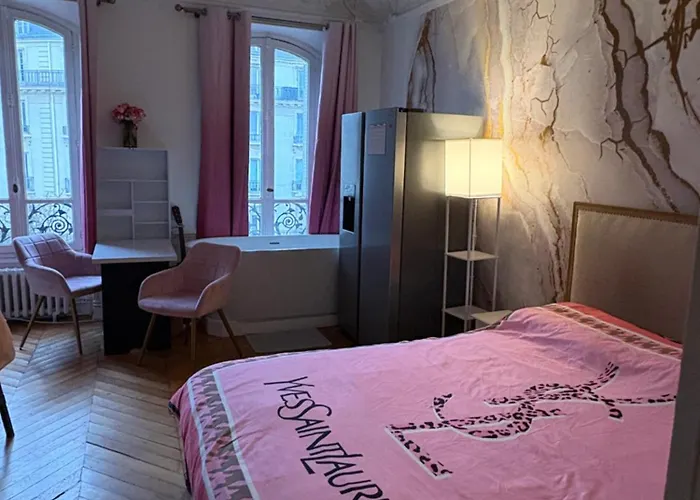 Wonderful Nearby Champs Elysees 아파트